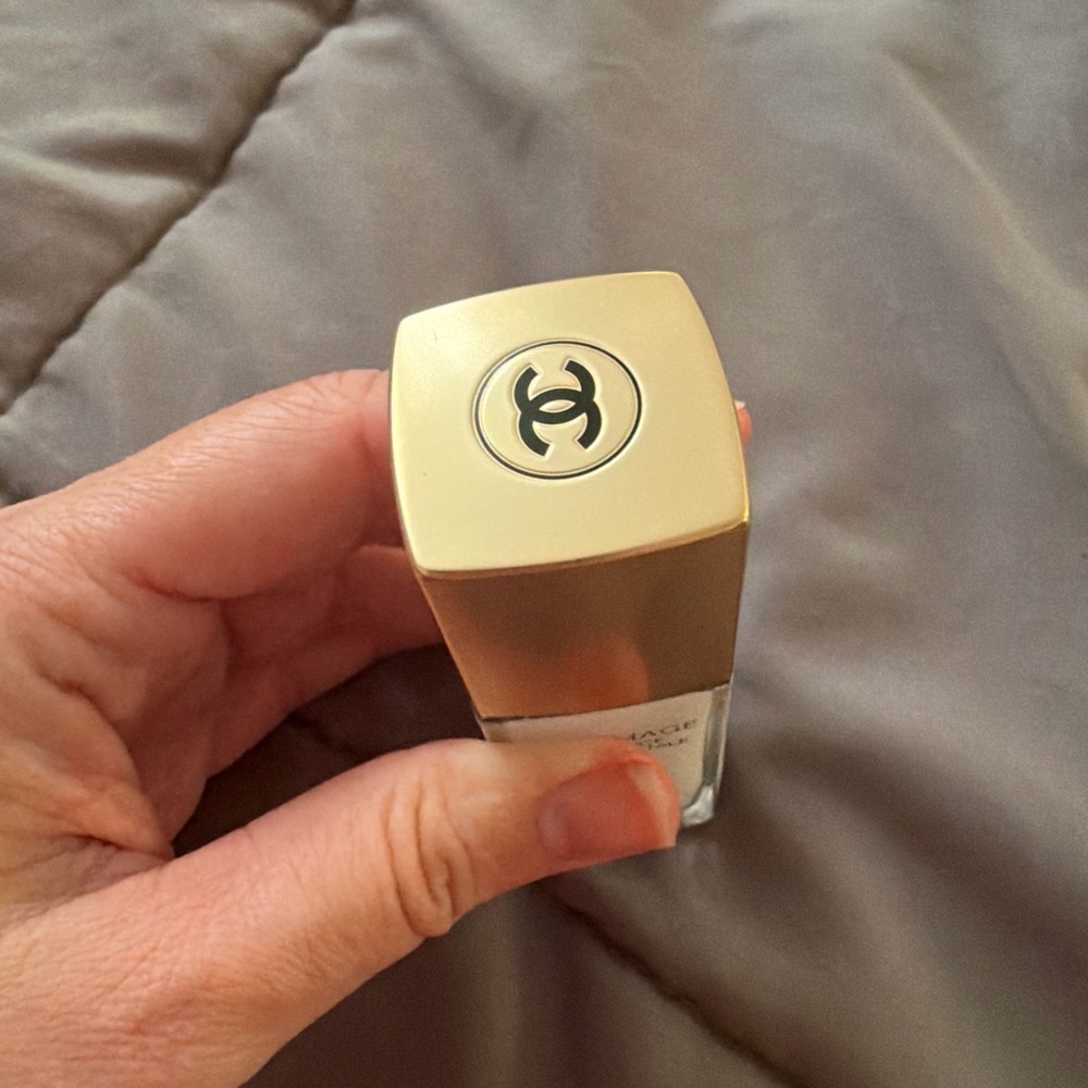 CHANEL Sublimage L'Essence Fondamentale Yeux - Gold and Cream - Picture 4 of 7